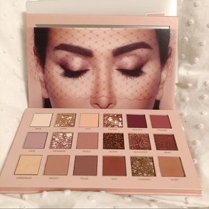 Huda Beauty - The New Nude Eyeshadow Palette